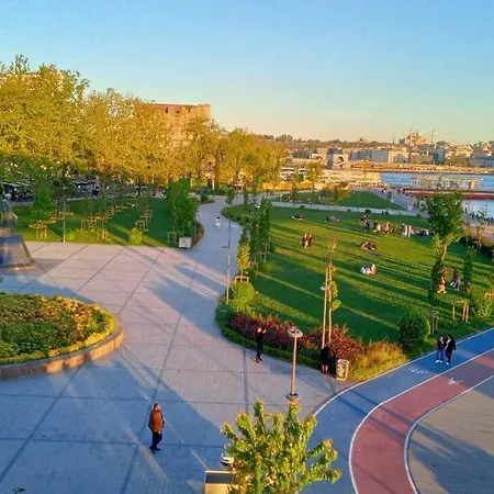 Central Apartament 4' Galata Tower Granbazaar 2' Sea 4' Ferry/metro/tram شقة